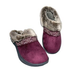 Isotoner Women’s Slip-On Slippers 8.5-9 Burgundy Geometric Faux Fur NWOT